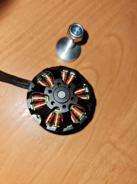 Двигуни для вантажного дрона авіамодель