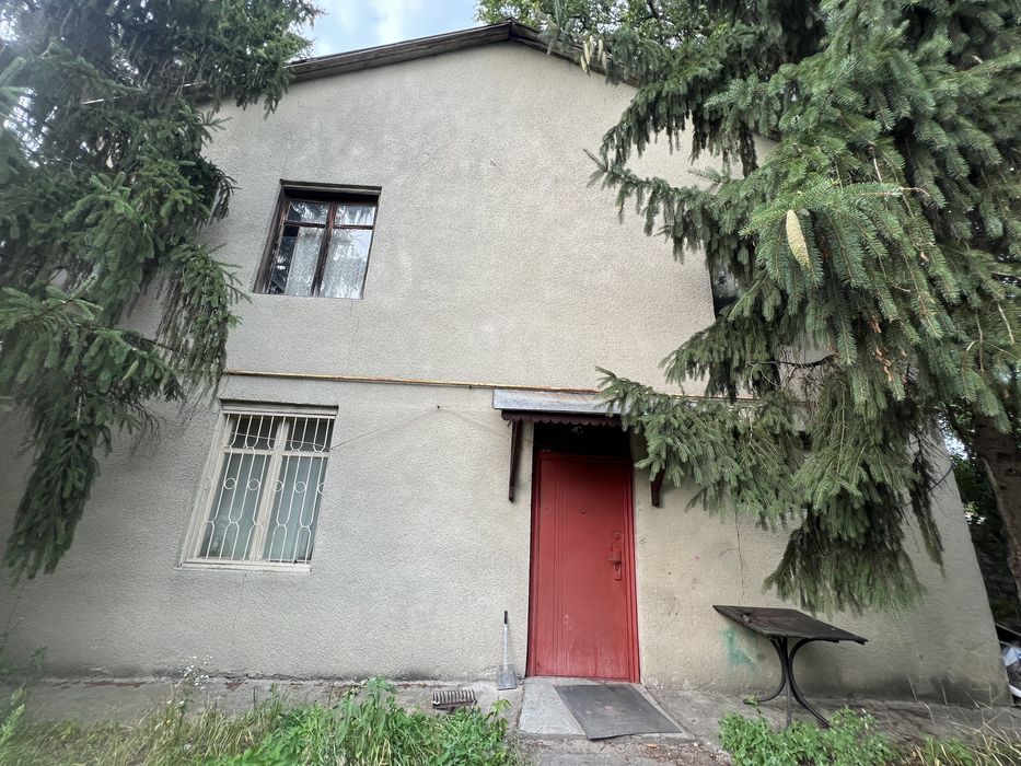 Продам производственные здания с участком