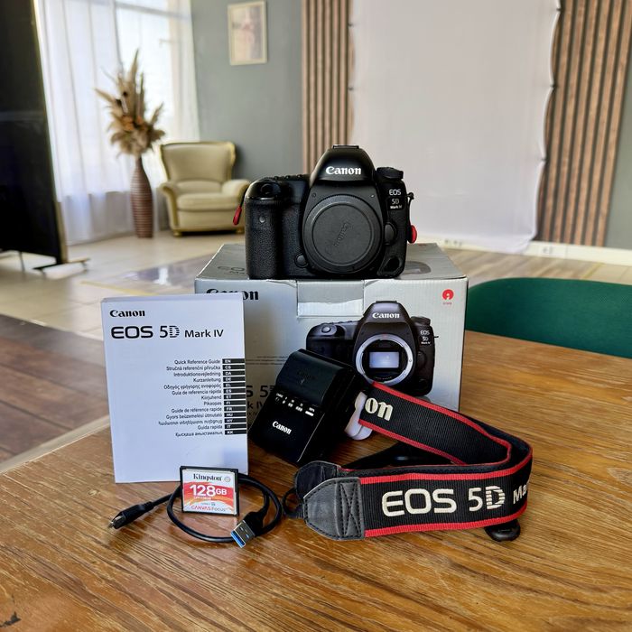 Oportunidade: Canon 5D Mark IV c/ Cartão CF 128GB (Body) - Oportunidade
