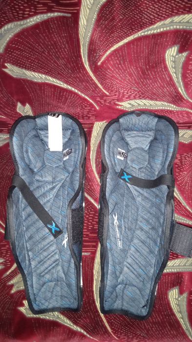 Щитки, наколінники, хокей