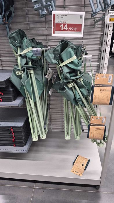Tienda de campaña y otros accesorios de camping
