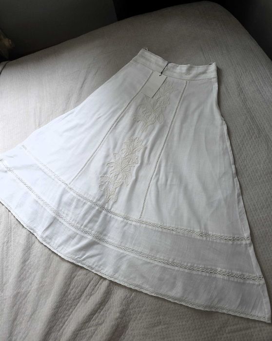 biala rozkloszowana bawełniana elegancka spódnica midi z wysoki stanem Zara M 38 hafty haftowana