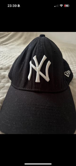 czapka z daszkiem new era