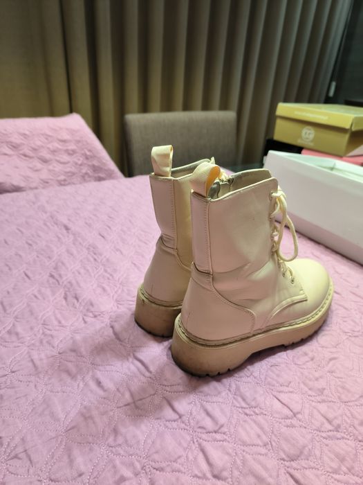 Botins beges mulher
