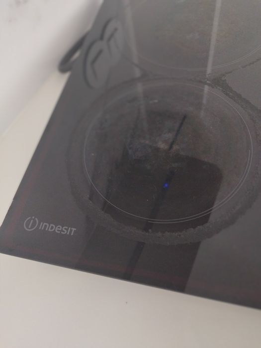 Placa de Vitrocerâmica INDESIT RI 161 C (Elétrica - 58 cm - Preto)