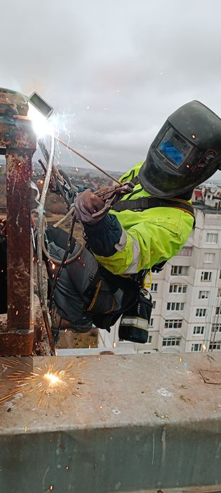 Виготовлення та ремонт дашків козирків балкону шиферні покрівлі