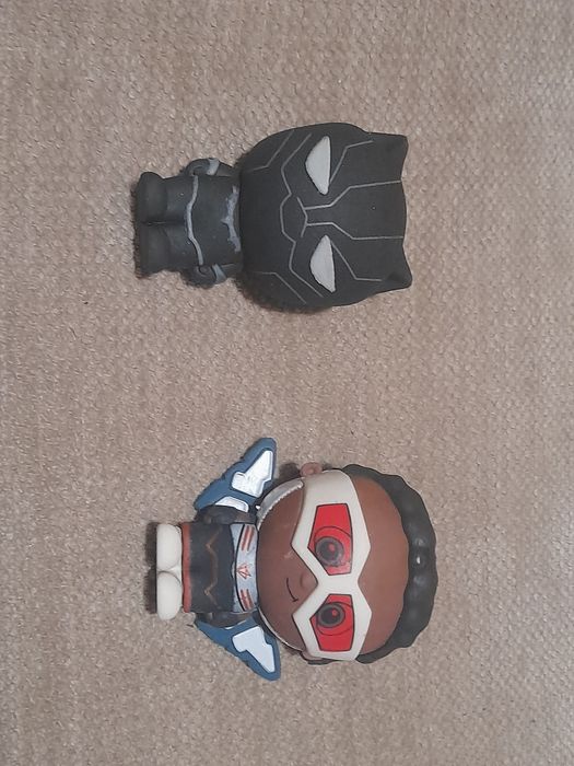 Various Marvel and DC Comics Action Figures424292591894548481