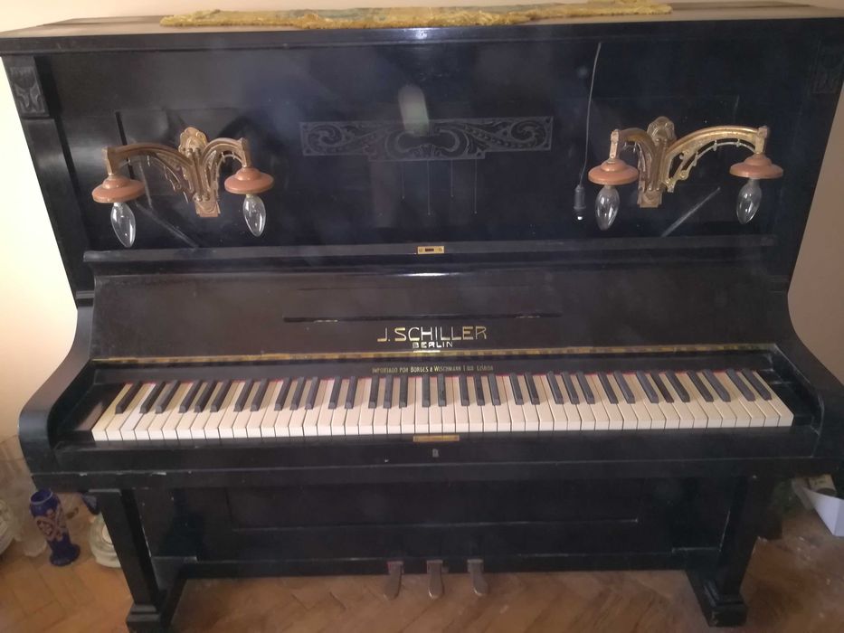 Piano Vertical com um século