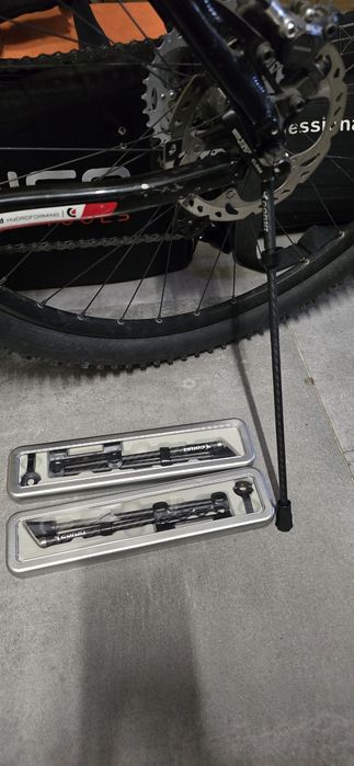 Stopka Carbon do roweru pod kola 26-27,5 cala