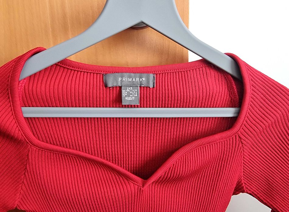 Camisola vermelha com decote Primark, tamanho 2XS