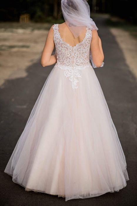 Suknia ślubna w kształcie litery A