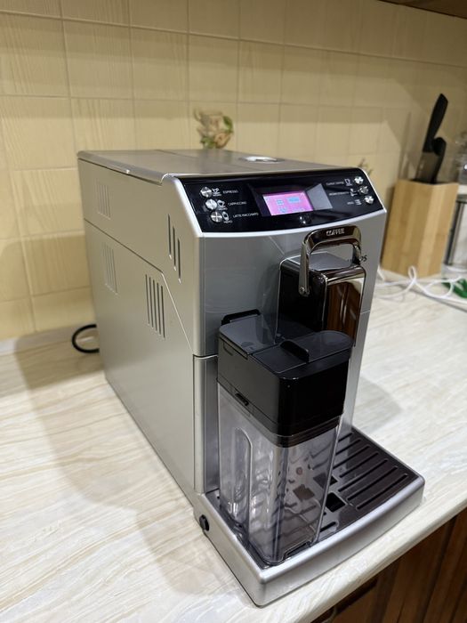 Автоматична кавоварка Philips Minuto One Touch Cappuсcino
