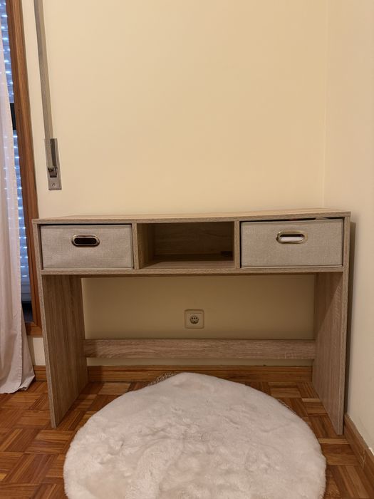 Consola de madeira