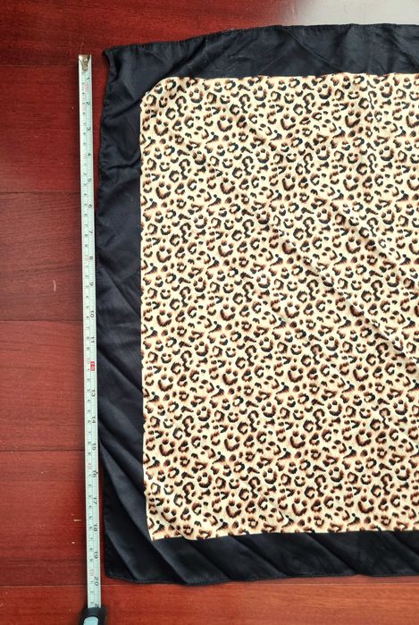 Lenço com padrão animal/ animal print Primark - nunca usado
