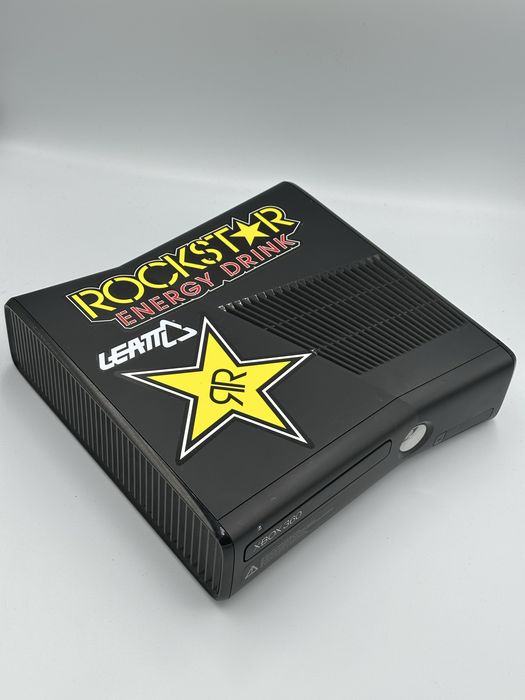 Zestaw Xbox 360 Slim 250 GB + Kontroler, zasilacz i gra COD MW2