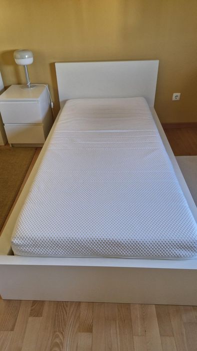 Cama MALM com estrado (Ikea)