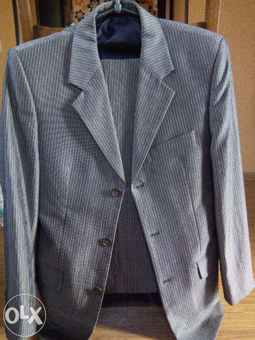 Продам срочно костюм