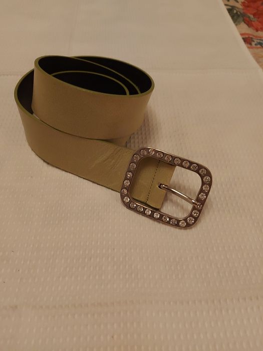 Cinto Verde Menta, com pedras na presilha.