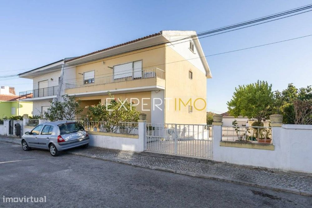 Apartamento T2 com Quintal Partilhado e Garagem de 30,50 m²