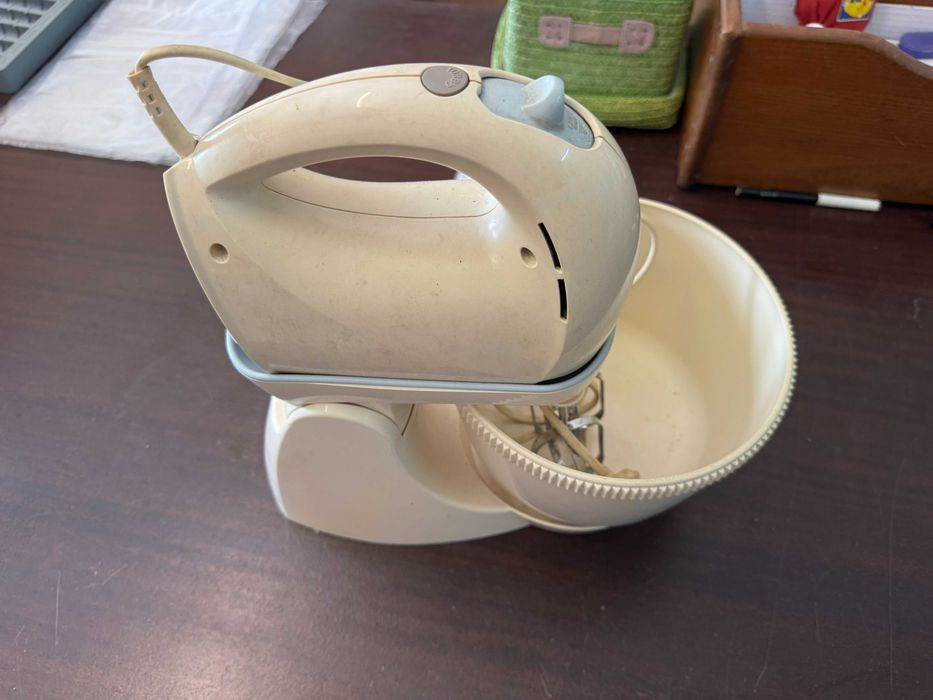 Batedeira com Taça Rotativa Philips Cucina – Como Nova