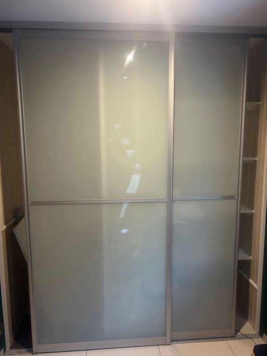 Drzwi przesuwne do szafy