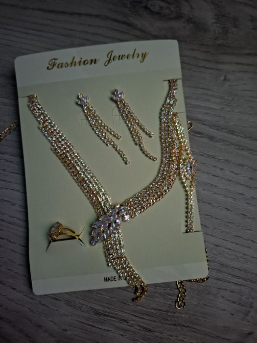 Biżuteria z stali chirurgicznej  z małymi kryształkami