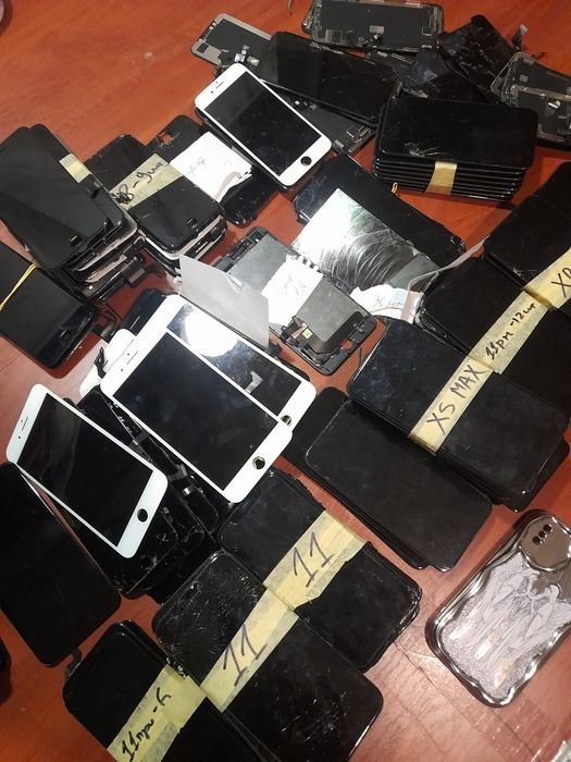 Дисплеи iPhone разные рамки