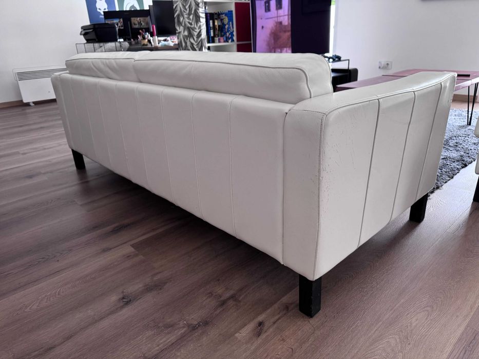 Sofá branco 3 lugares em bom estado – 206 cm