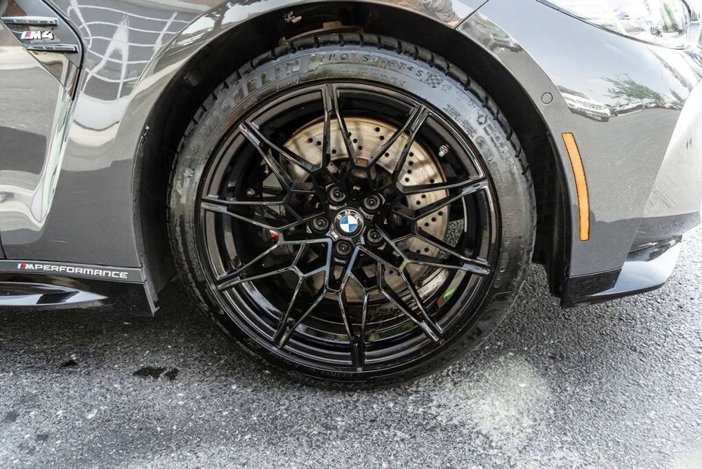 BMW M4      2021