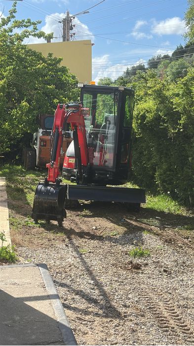 Aluguer de Mini Giratória | Trator | Bobcat | Camionete Basculante | Retro escavadora | Recolha de Entulho | Escavações | Limpeza se terrenos