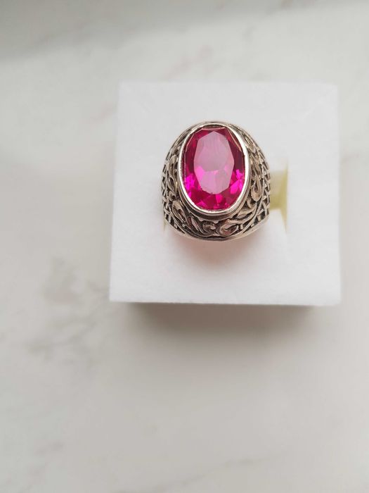 Stara Rosja kolos z rubinem