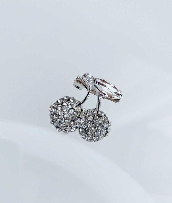 Broszka przypinka srebrna wiszenki cyrkonie