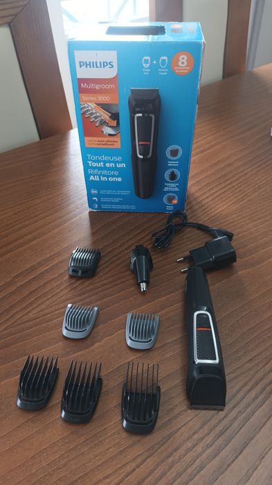 Philips - Máquina de cortar cabelo ou barba. 8 em 1.