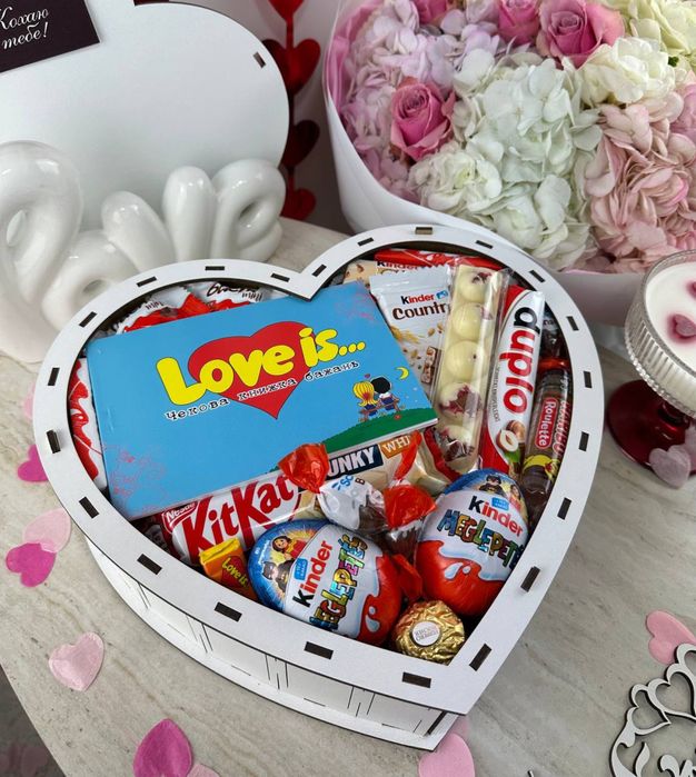 Солодкий подарунковий бокс «Серце» до дня закоханих: kinder, ferrero