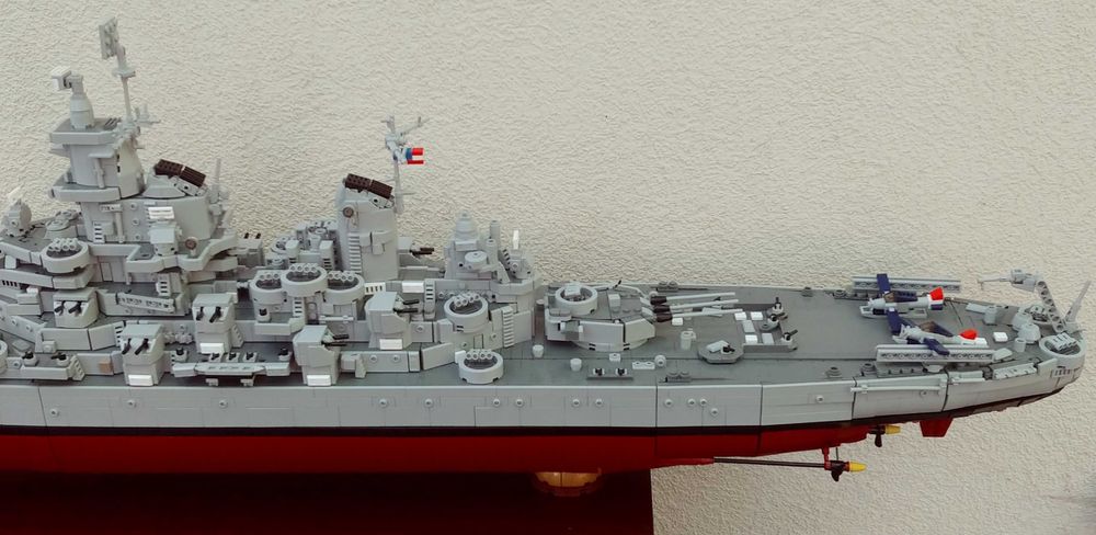 Pancernik Iowa z klocków typu lego skala 1:200 Gigant