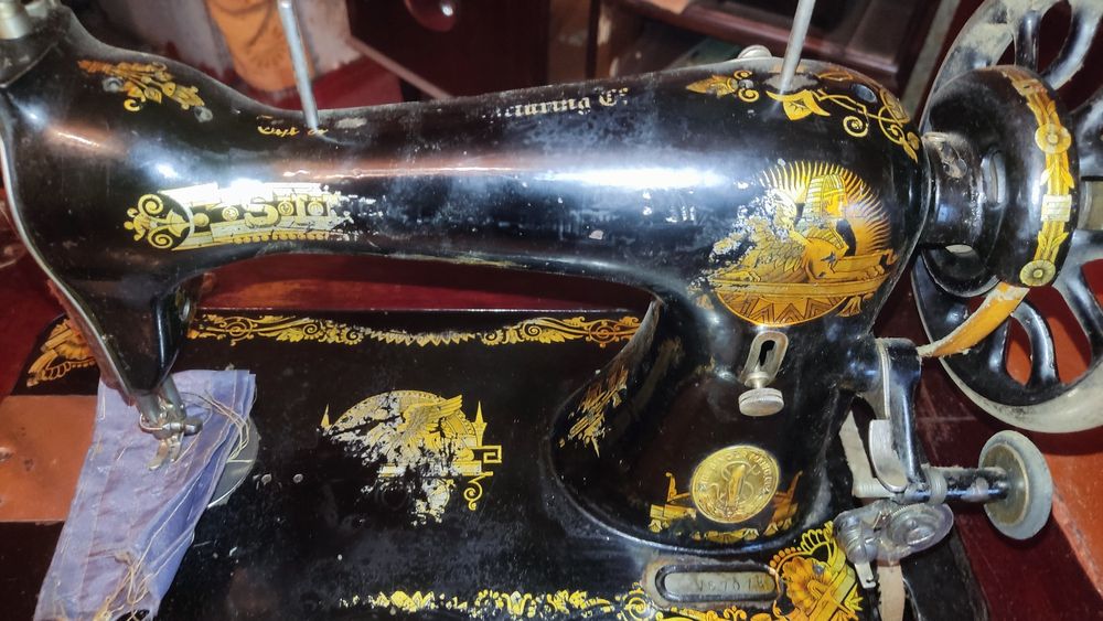 Продам швейну машинку Singer