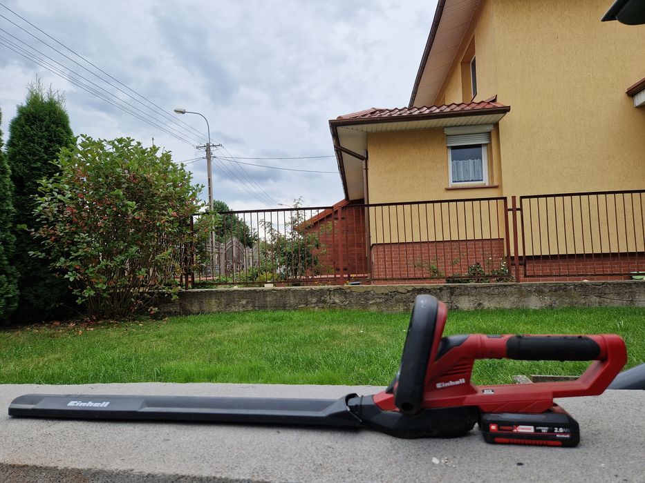 Bezprzewodowe nożyce do żywopłotu