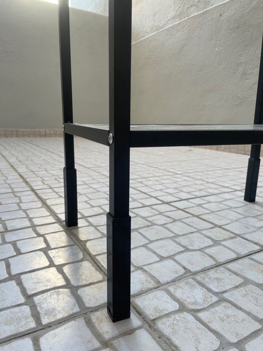 Mesa tampo de vidro.