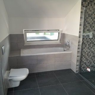 Układanie płytek glazury i terakoty