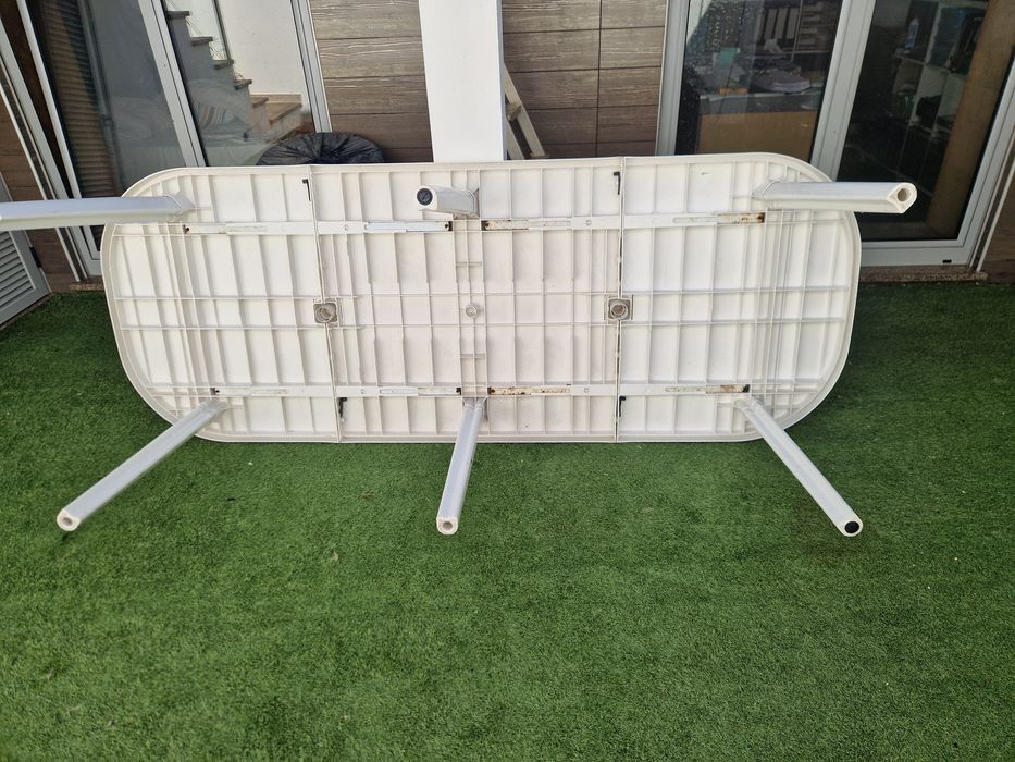 Vendo mesa de jardim em plástico
