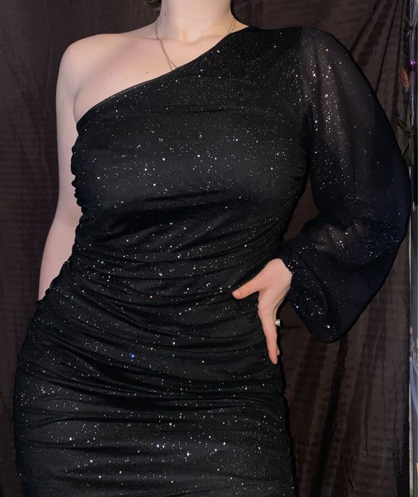 Вечернее черное платье