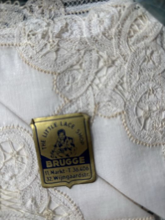 2 pequenos lenços ou guardanapos rendas Brugge