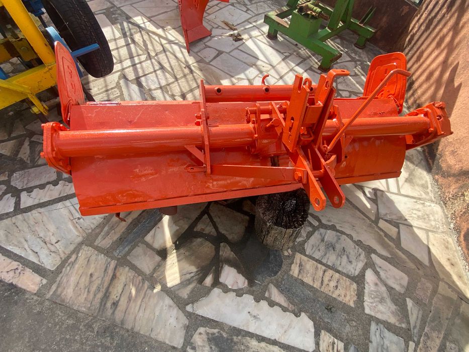 Trator Shibaura SD2243 s/doc. s/mat. usado com fresa usada