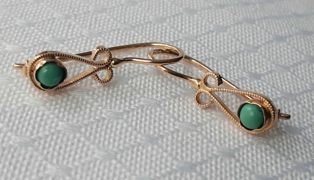 Stare złote kolczyki z naturalnym turkusem.