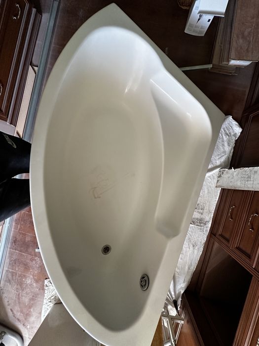 Большая угловая акриловая ванна (асимметричная) + каркас