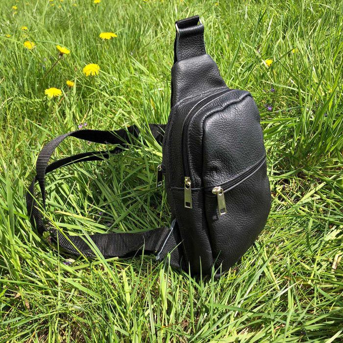 Качественная сумка слинг из натуральной кожи. Цвет: черный.