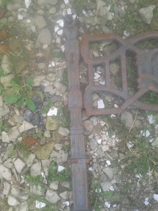 Срочно продам чугунную оградку