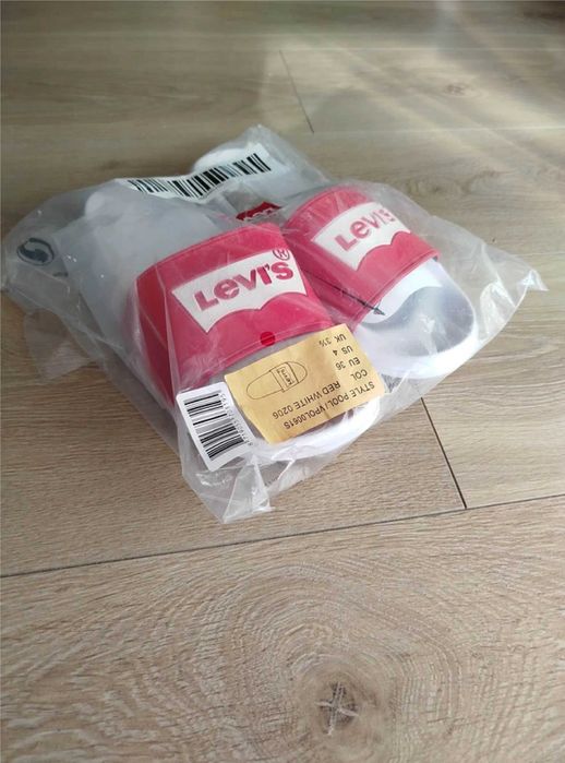 Klapki    Levi's
