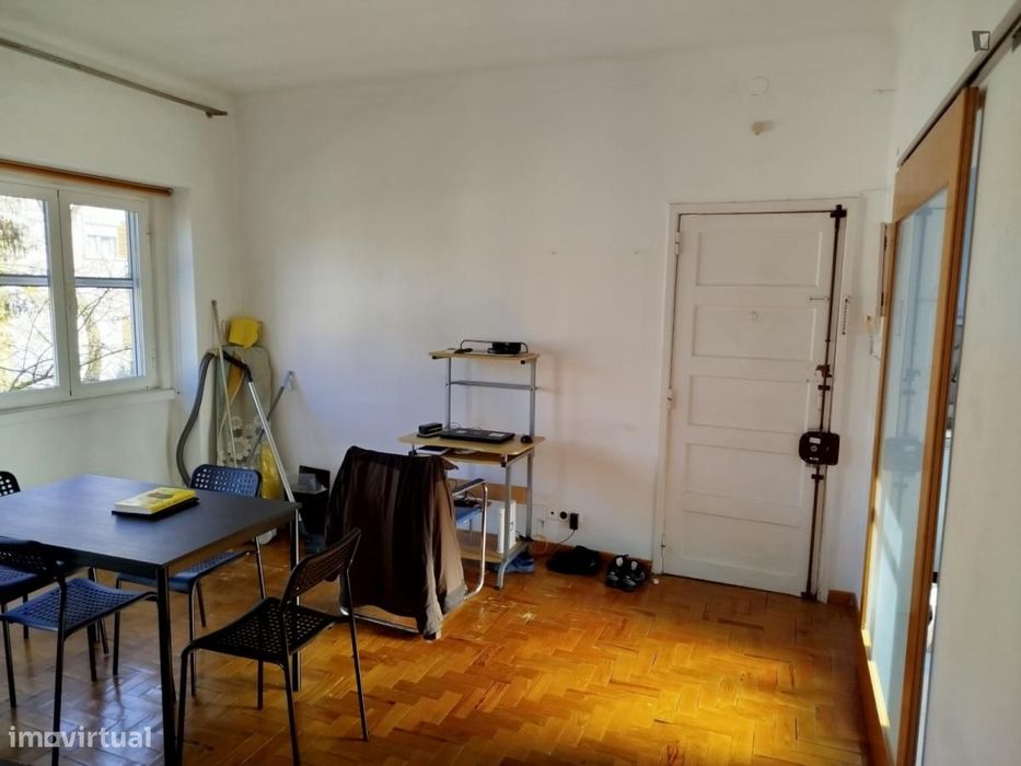 Quarto - localizado em Alvalade Lisbon