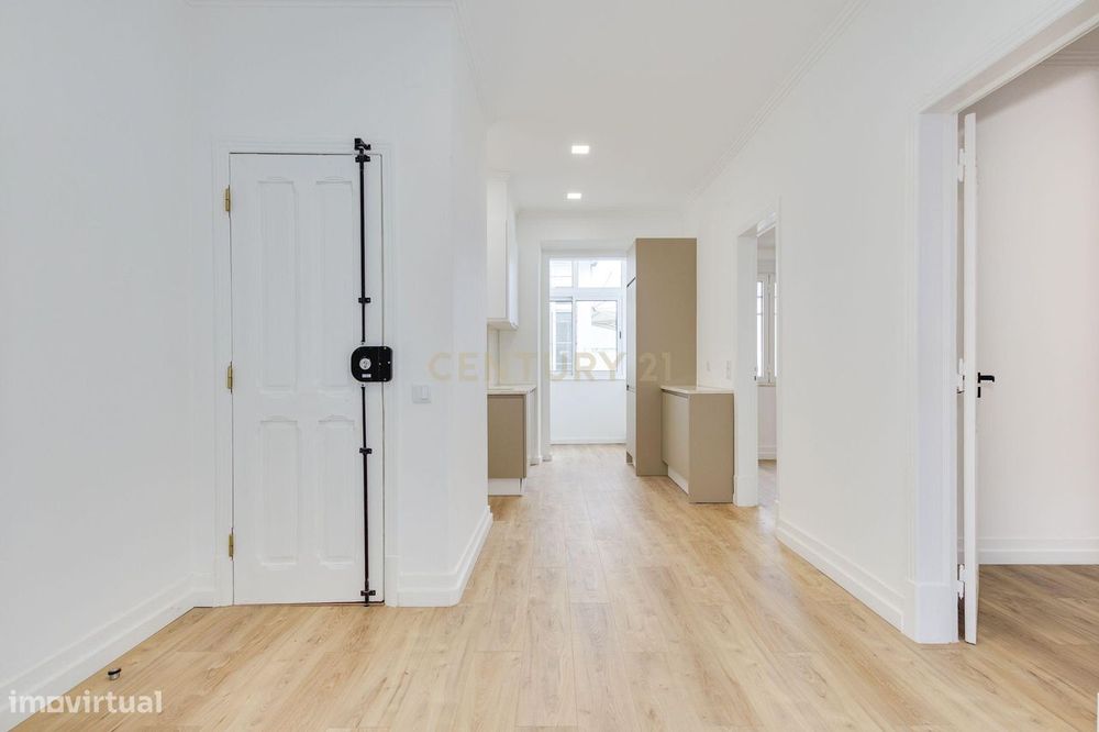 Apartamento T2, totalmente renovado.